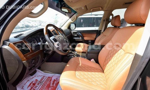 Nunua Imported Toyota Land Cruiser Nyeusi Gari ndani ya Import - Dubai nchini Arusha Nunua Imported Toyota Land Cruiser Nyeusi Gari ndani ya Import - Dubai nchini Arusha