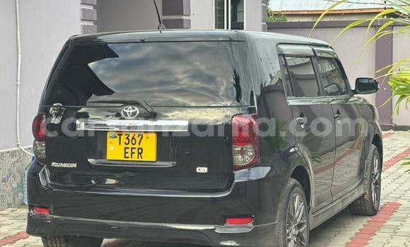 Buy Used Toyota Regius Black Car in Dar es Salaam in Dar es Salaam