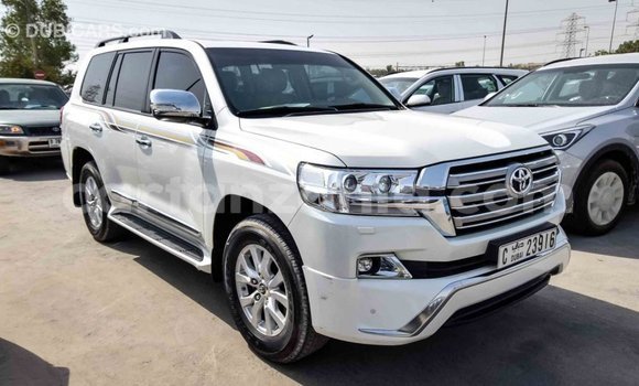 Nunua Imported Toyota Land Cruiser Nyeupe Gari ndani ya Import - Dubai nchini Arusha Nunua Imported Toyota Land Cruiser Nyeupe Gari ndani ya Import - Dubai nchini Arusha