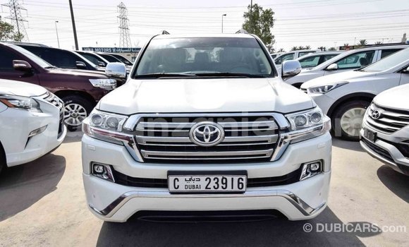 Nunua Imported Toyota Land Cruiser Nyeupe Gari ndani ya Import - Dubai nchini Arusha Nunua Imported Toyota Land Cruiser Nyeupe Gari ndani ya Import - Dubai nchini Arusha