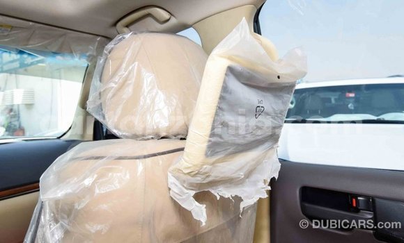 Nunua Imported Toyota Land Cruiser Nyeupe Gari ndani ya Import - Dubai nchini Arusha Nunua Imported Toyota Land Cruiser Nyeupe Gari ndani ya Import - Dubai nchini Arusha
