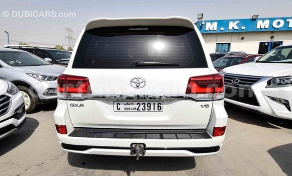 Nunua Imported Toyota Land Cruiser Nyeupe Gari ndani ya Import - Dubai nchini Arusha Nunua Imported Toyota Land Cruiser Nyeupe Gari ndani ya Import - Dubai nchini Arusha