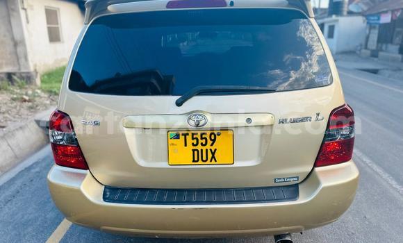 Buy Used Toyota Kluger Green Car in Dar es Salaam in Dar es Salaam Buy Used Toyota Kluger Green Car in Dar es Salaam in Dar es Salaam