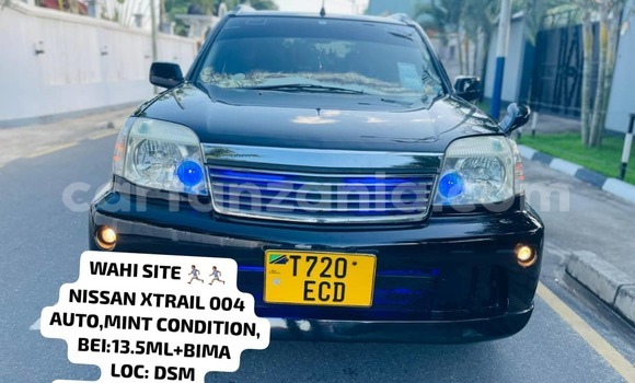 Nunua Ilio tumika Nissan X–Trail Nyeusi Gari ndani ya Dar es Salaam nchini Dar es Salaam