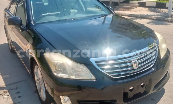 Nunua Mpya Toyota Crown Nyeusi Gari ndani ya Dar es Salaam nchini Dar es Salaam