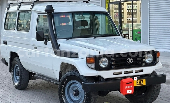 Buy Used Toyota Land Cruiser White Car in Dar es Salaam in Dar es Salaam Buy Used Toyota Land Cruiser White Car in Dar es Salaam in Dar es Salaam