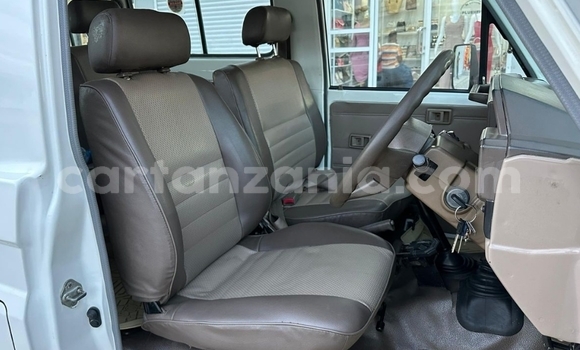Buy Used Toyota Land Cruiser White Car in Dar es Salaam in Dar es Salaam Buy Used Toyota Land Cruiser White Car in Dar es Salaam in Dar es Salaam