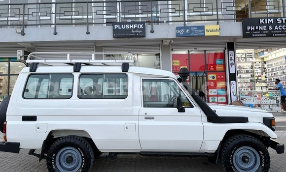 Buy Used Toyota Land Cruiser White Car in Dar es Salaam in Dar es Salaam Buy Used Toyota Land Cruiser White Car in Dar es Salaam in Dar es Salaam