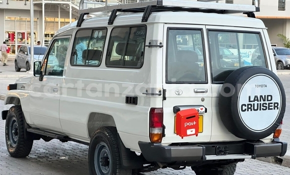 Buy Used Toyota Land Cruiser White Car in Dar es Salaam in Dar es Salaam Buy Used Toyota Land Cruiser White Car in Dar es Salaam in Dar es Salaam