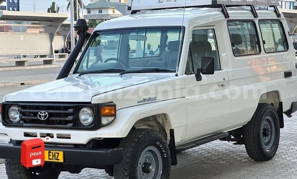 Buy Used Toyota Land Cruiser White Car in Dar es Salaam in Dar es Salaam Buy Used Toyota Land Cruiser White Car in Dar es Salaam in Dar es Salaam