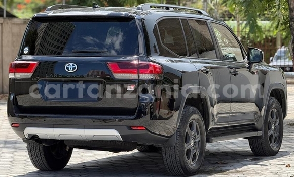 Nunua Imported Toyota Land Cruiser Nyeusi Gari ndani ya Dar es Salaam nchini Dar es Salaam Nunua Imported Toyota Land Cruiser Nyeusi Gari ndani ya Dar es Salaam nchini Dar es Salaam