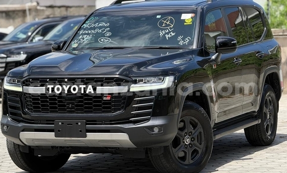Nunua Imported Toyota Land Cruiser Nyeusi Gari ndani ya Dar es Salaam nchini Dar es Salaam Nunua Imported Toyota Land Cruiser Nyeusi Gari ndani ya Dar es Salaam nchini Dar es Salaam