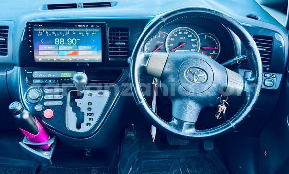 Nunua Ilio tumika Toyota Wish Bluu Gari ndani ya Dar es Salaam nchini Dar es Salaam