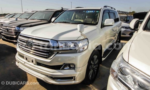 Nunua Imported Toyota Land Cruiser Nyeupe Gari ndani ya Import - Dubai nchini Arusha Nunua Imported Toyota Land Cruiser Nyeupe Gari ndani ya Import - Dubai nchini Arusha