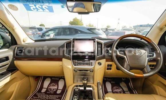Nunua Imported Toyota Land Cruiser Nyeupe Gari ndani ya Import - Dubai nchini Arusha Nunua Imported Toyota Land Cruiser Nyeupe Gari ndani ya Import - Dubai nchini Arusha