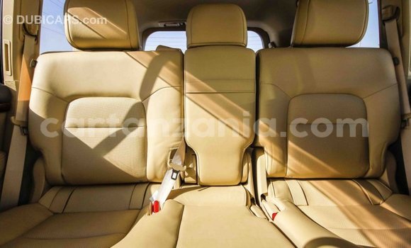 Nunua Imported Toyota Land Cruiser Nyeupe Gari ndani ya Import - Dubai nchini Arusha Nunua Imported Toyota Land Cruiser Nyeupe Gari ndani ya Import - Dubai nchini Arusha