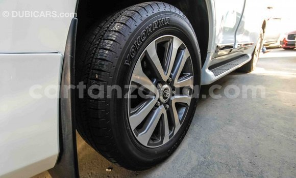 Nunua Imported Toyota Land Cruiser Nyeupe Gari ndani ya Import - Dubai nchini Arusha Nunua Imported Toyota Land Cruiser Nyeupe Gari ndani ya Import - Dubai nchini Arusha
