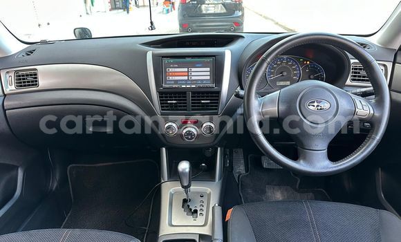 Nunua Ilio tumika Subaru Forester Nyeusi Gari ndani ya Dar es Salaam nchini Dar es Salaam