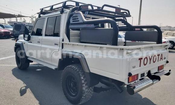 Buy Used Toyota Land Cruiser White Car in Dar es Salaam in Dar es Salaam Buy Used Toyota Land Cruiser White Car in Dar es Salaam in Dar es Salaam