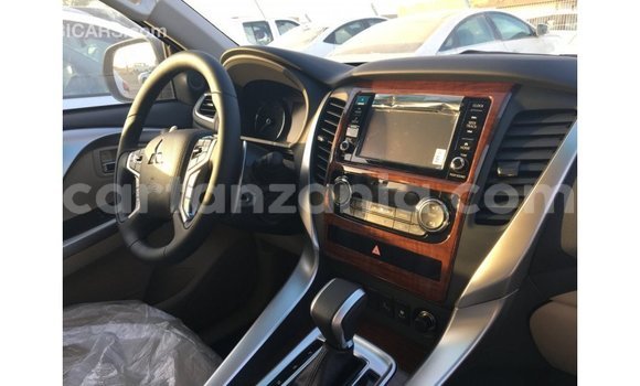 Buy Import Mitsubishi Montero Black Car in Import - Dubai in Arusha