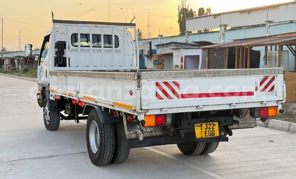 Nunua Ilio tumika Mitsubishi Fuso Fighter Nyeupe Lori ndani ya Dar es Salaam nchini Dar es Salaam Nunua Ilio tumika Mitsubishi Fuso Fighter Nyeupe Lori ndani ya Dar es Salaam nchini Dar es Salaam