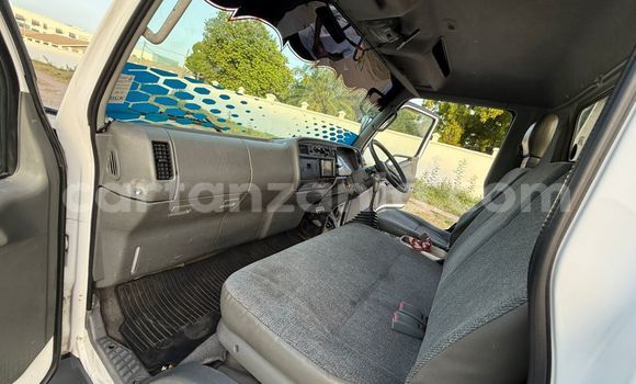 Nunua Ilio tumika Mitsubishi Fuso Fighter Nyeupe Lori ndani ya Dar es Salaam nchini Dar es Salaam Nunua Ilio tumika Mitsubishi Fuso Fighter Nyeupe Lori ndani ya Dar es Salaam nchini Dar es Salaam