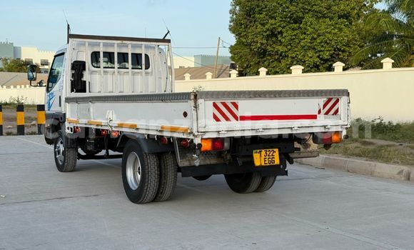 Nunua Ilio tumika Mitsubishi Fuso Fighter Nyeupe Lori ndani ya Dar es Salaam nchini Dar es Salaam Nunua Ilio tumika Mitsubishi Fuso Fighter Nyeupe Lori ndani ya Dar es Salaam nchini Dar es Salaam