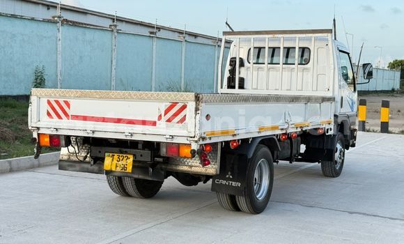 Nunua Ilio tumika Mitsubishi Fuso Fighter Nyeupe Lori ndani ya Dar es Salaam nchini Dar es Salaam Nunua Ilio tumika Mitsubishi Fuso Fighter Nyeupe Lori ndani ya Dar es Salaam nchini Dar es Salaam