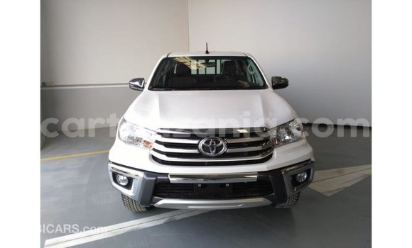 Nunua Imported Toyota Hilux Nyeupe Gari ndani ya Import - Dubai nchini Arusha Nunua Imported Toyota Hilux Nyeupe Gari ndani ya Import - Dubai nchini Arusha
