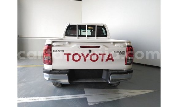 Nunua Imported Toyota Hilux Nyeupe Gari ndani ya Import - Dubai nchini Arusha Nunua Imported Toyota Hilux Nyeupe Gari ndani ya Import - Dubai nchini Arusha