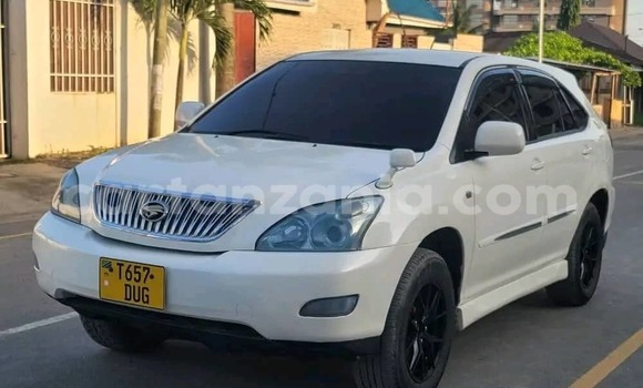 Nunua Ilio tumika Toyota Harrier Nyeupe Gari ndani ya Dar es Salaam nchini Dar es Salaam