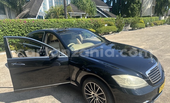 Nunua Ilio tumika Mercedes-Benz C-Classe Nyeusi Gari ndani ya Dar es Salaam nchini Dar es Salaam
