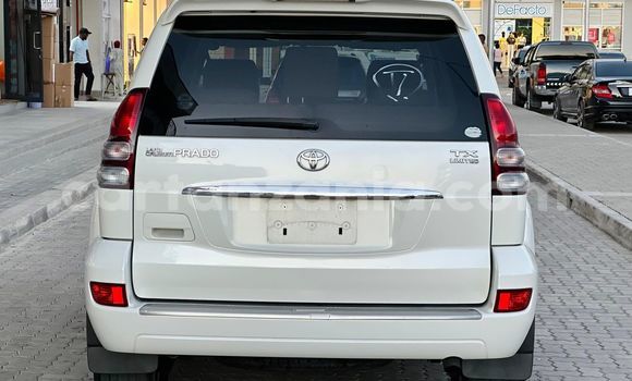 Nunua Ilio tumika Toyota Land Cruiser Prado Nyeupe Gari ndani ya Dar es Salaam nchini Dar es Salaam