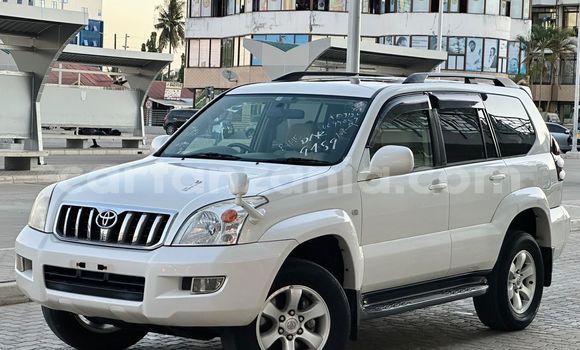 Nunua Ilio tumika Toyota Land Cruiser Prado Nyeupe Gari ndani ya Dar es Salaam nchini Dar es Salaam