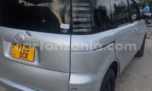 Buy Used Toyota Sienta Silver Car in Dar es Salaam in Dar es Salaam