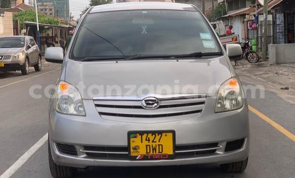 Nunua Ilio tumika Toyota Corolla Spacio Fedha Gari ndani ya Dar es Salaam nchini Dar es Salaam