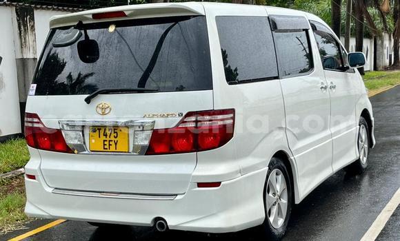 Nunua Ilio tumika Toyota Alphard Nyeupe Gari ndani ya Dar es Salaam nchini Dar es Salaam