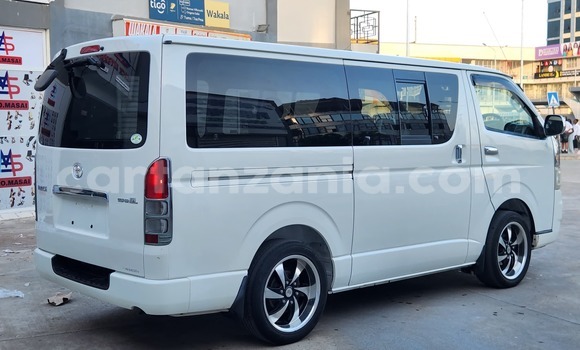 Buy Import Toyota Hiace White Car in Dar es Salaam in Dar es Salaam Buy Import Toyota Hiace White Car in Dar es Salaam in Dar es Salaam