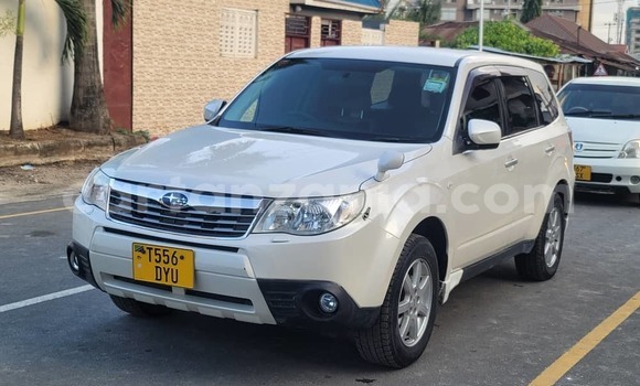 Nunua Ilio tumika Subaru Forester Nyeupe Gari ndani ya Dar es Salaam nchini Dar es Salaam