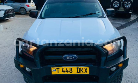 Buy Used FORD MUSTANG White Car in Dar es Salaam in Dar es Salaam