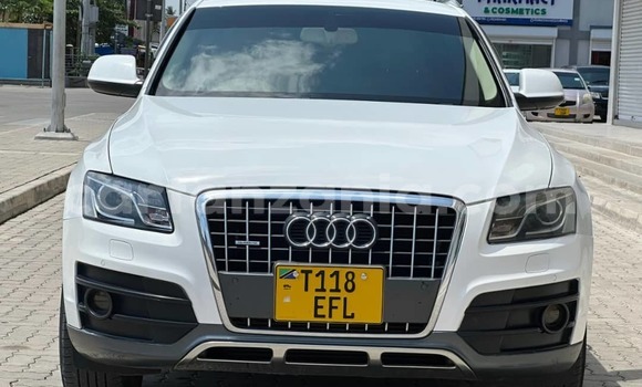 Nunua Ilio tumika Audi Q5 Nyeupe Gari ndani ya Dar es Salaam nchini Dar es Salaam