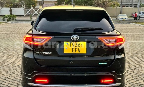 Nunua Ilio tumika Toyota Harrier Nyeusi Gari ndani ya Dar es Salaam nchini Dar es Salaam