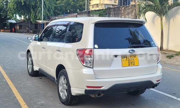 Nunua Ilio tumika Subaru Forester Nyeupe Gari ndani ya Dar es Salaam nchini Dar es Salaam