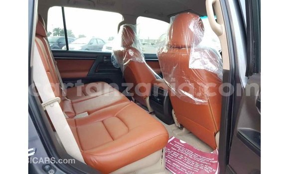 Nunua Imported Toyota Land Cruiser Nyingine Gari ndani ya Import - Dubai nchini Arusha Nunua Imported Toyota Land Cruiser Nyingine Gari ndani ya Import - Dubai nchini Arusha