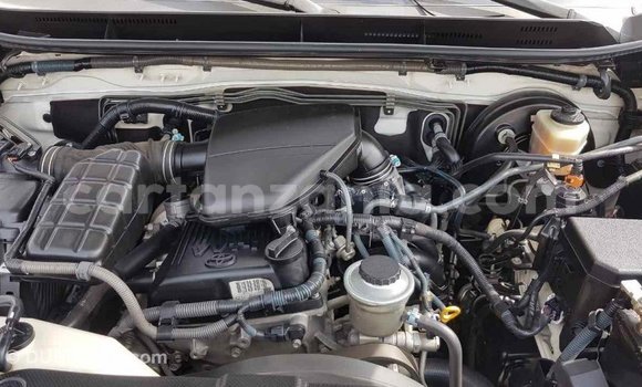 Nunua Imported Toyota Prado Nyeupe Gari ndani ya Import - Dubai nchini Arusha Nunua Imported Toyota Prado Nyeupe Gari ndani ya Import - Dubai nchini Arusha