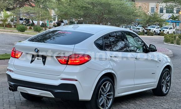 Nunua Ilio tumika BMW X4 Nyeupe Gari ndani ya Dar es Salaam nchini Dar es Salaam