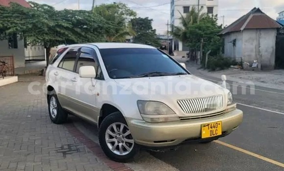 Buy Used Toyota Harrier White Car in Dar es Salaam in Dar es Salaam
