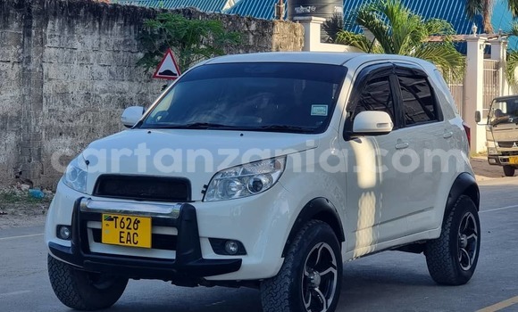 Nunua Ilio tumika Toyota Rush Nyeupe Gari ndani ya Dar es Salaam nchini Dar es Salaam