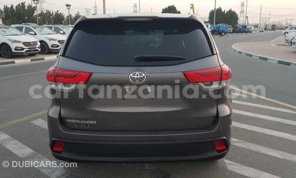 Buy Import Toyota Highlander Other Car in Import - Dubai in Arusha Buy Import Toyota Highlander Other Car in Import - Dubai in Arusha