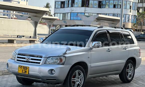 Nunua Ilio tumika Toyota Kluger Fedha Gari ndani ya Dar es Salaam nchini Dar es Salaam